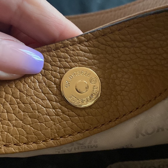 NWT Michael Kors Leather Purse. Gorgeous!!! - Picture 9 of 15